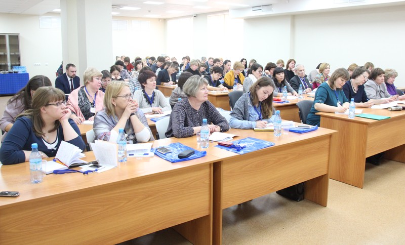 Департамент государственной службы и кадров Минобрнауки России провел в НГУЭУ обучающий семинар