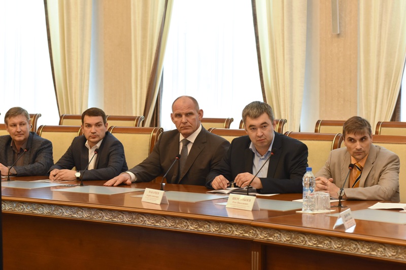 Андрей Макарцев и Олег Шерстобоев примут участие в работе регионального избиркома