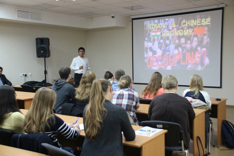 Представитель делегации из Южно-Африканской Республики провел лекцию для студентов НГУЭУ