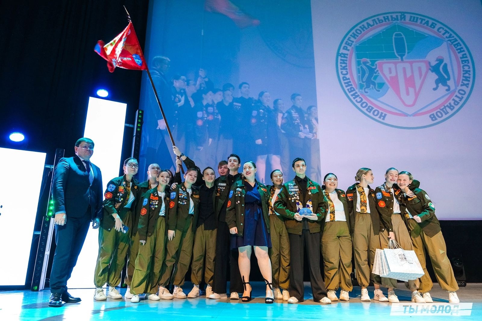  Бойцы студенческих отрядов НГУЭУ награждены в Правительстве Новосибирской области