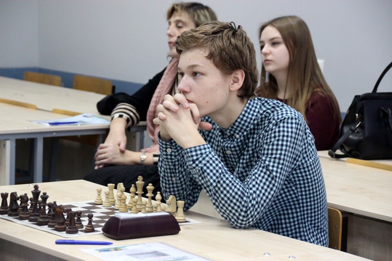 Первый шахматный турнир для школьников «Кубок факультета государственного сектора» состоялся в НГУЭУ