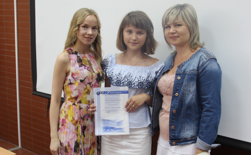 В НГУЭУ состоялось вручение сертификатов выпускникам Летних школ