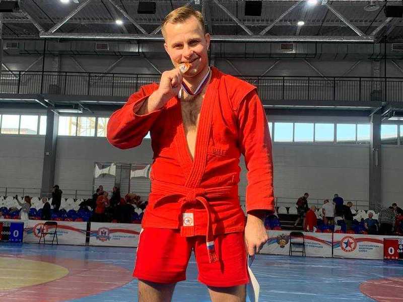 Преподаватель НГУЭУ выиграл золотую медаль на чемпионате Новосибирской области по самбо  
