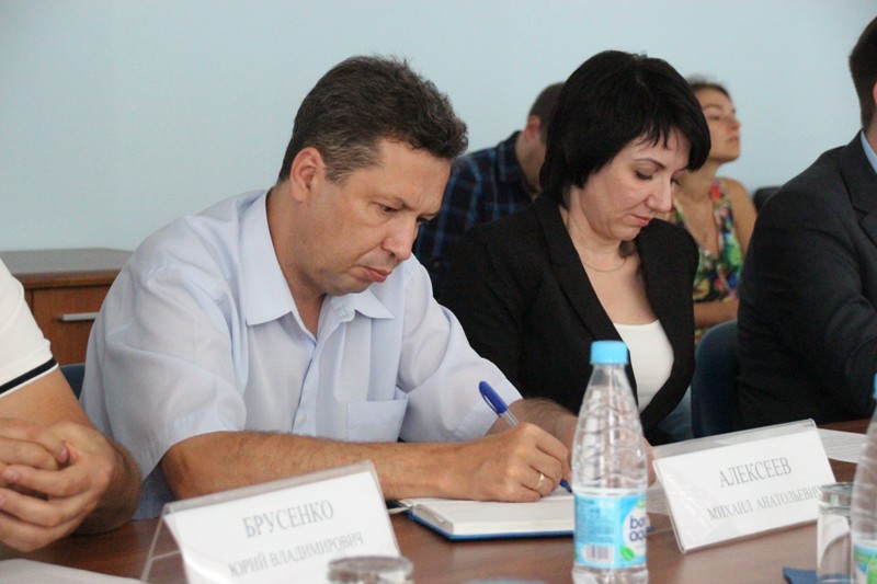 На круглом столе в НГУЭУ обсудили перспективы автопарка перевозчиков Сибири