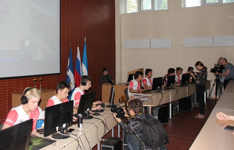 В НГУЭУ состоялся финал Открытого кубка юниоров по компьютерному спорту