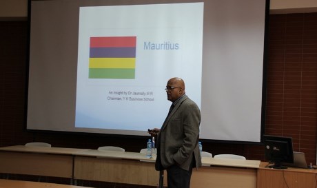 Гости из ЮАР и Республики Маврикий встретились со студентами НГУЭУ