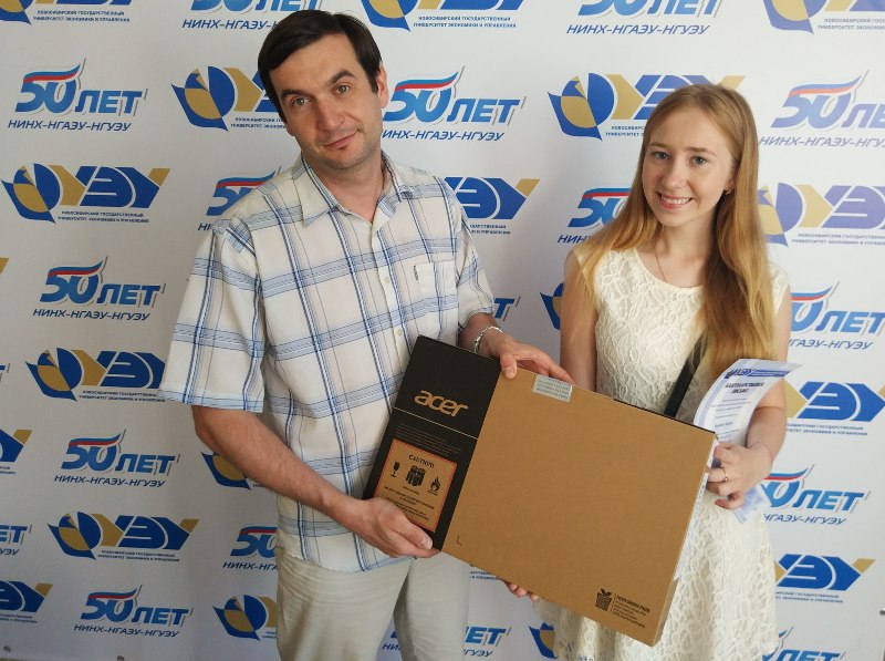 Студентку НГУЭУ наградили ноутбуком за участие в профориентационном проекте «Послы НГУЭУ»